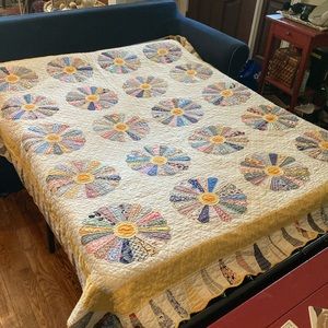 Full-size Sun Burst patch Quilt handmade made in the 1940s